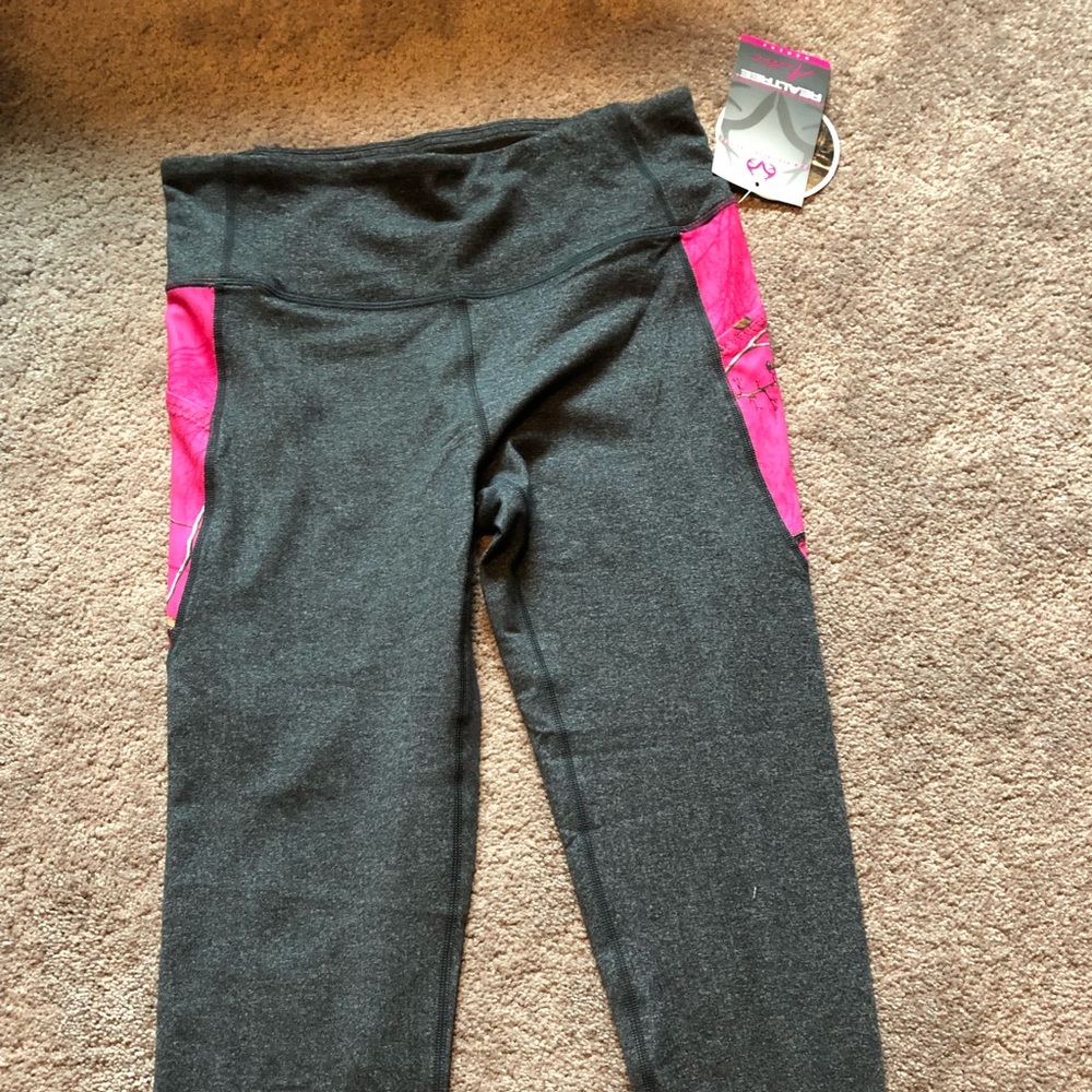 Realtree camo leggings NWT!